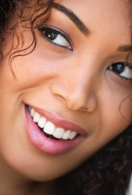 Serena Ali porn model images