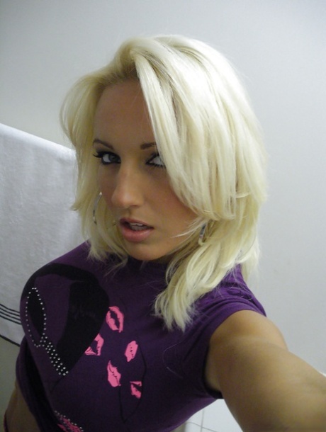 Cody Love pornstar naked gallery