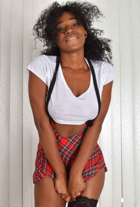 Rea Quinn erotic pornstar img