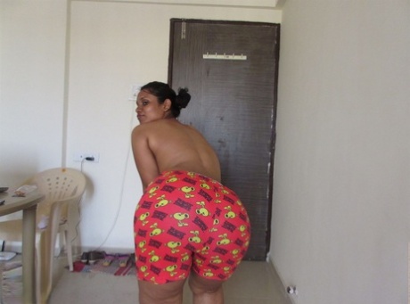 Lily Singh high quality actress image