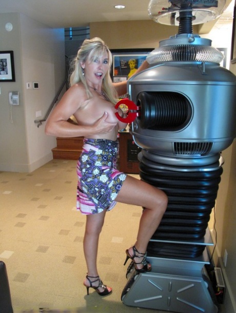 Sandra Otterson pornstar adult image