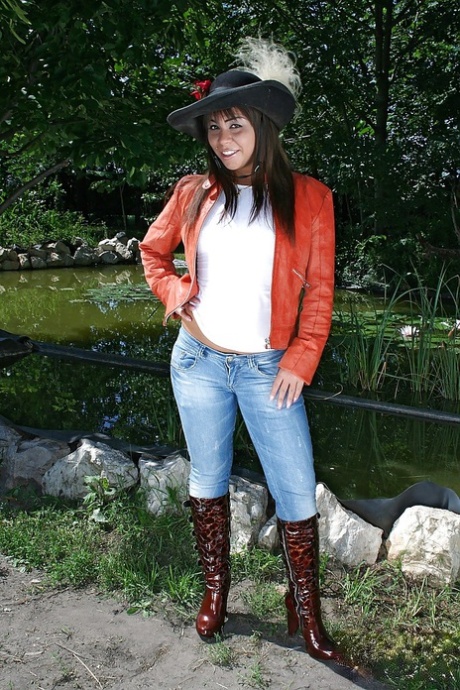 Carla C Giggy pornstar galleries