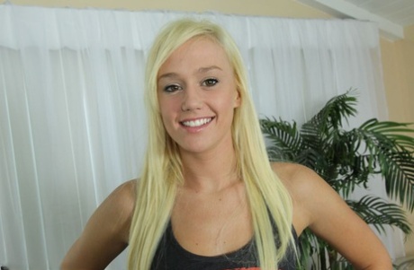 Molly Rae hd actress pic
