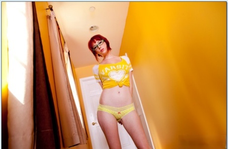Zoey Nixon erotic pornstar images