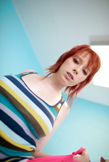 Zoey Nixon nude model gallery