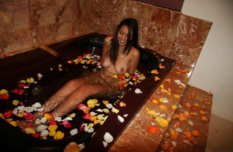 Nadia Noel star erotic photos