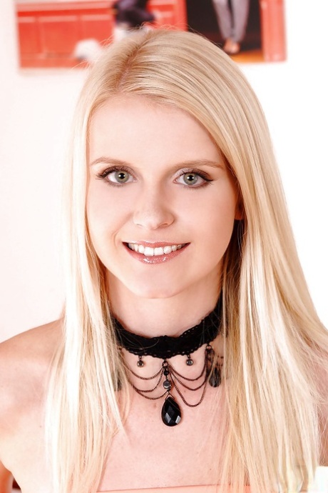 Samantha Vasili star high quality photo