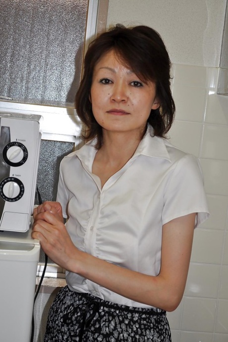 asian granny free nude archive
