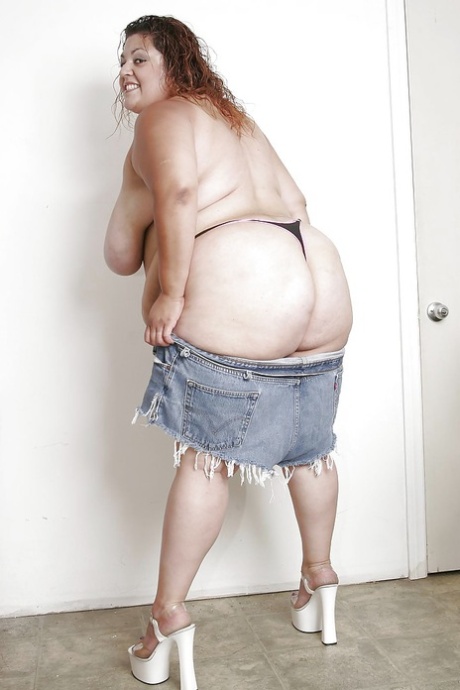 C šalice sise porno slika