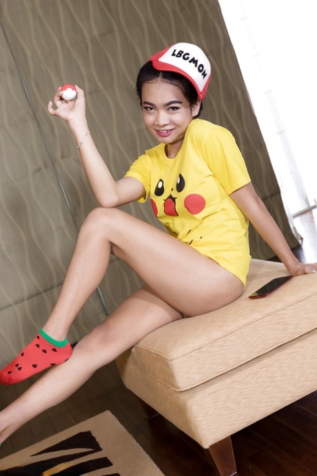 Ladyboy Yoyo star free picture