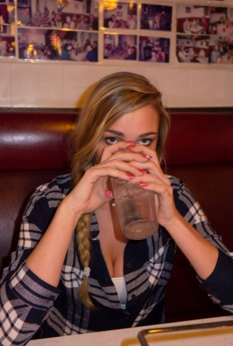 Kendra Sunderland free model gallery