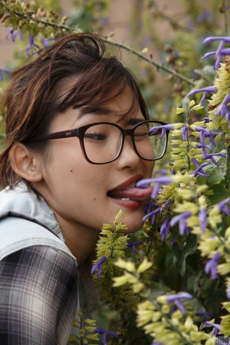 petite amie asiatique nus des photos