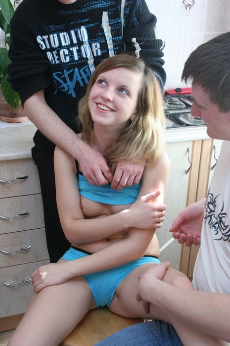 amateur threesome beautiful gallery