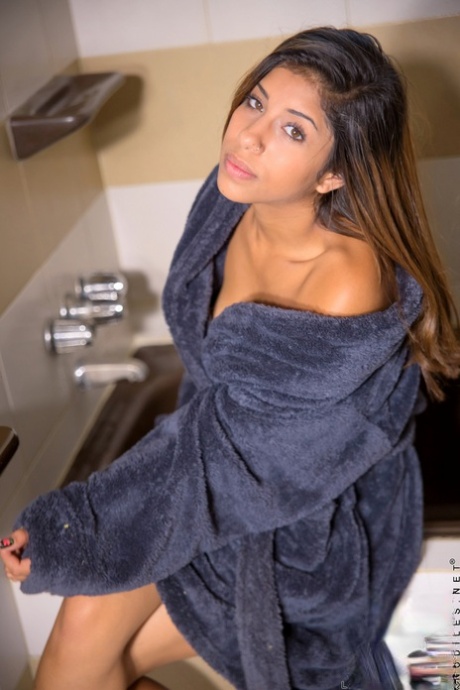 Lola Banny naked star gallery