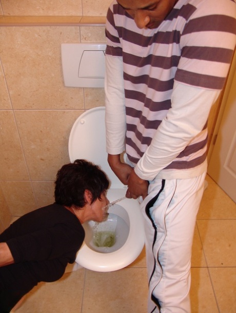 ebony gloryhole xxx slike