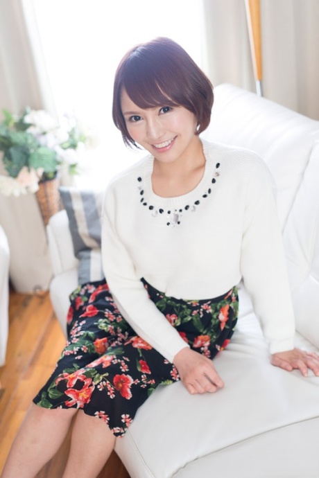 Mio Futaba erotic model photo