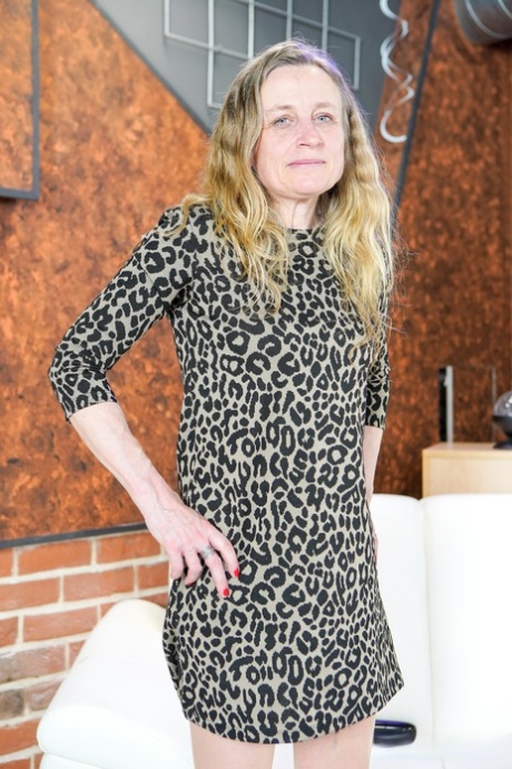bedstemor under nederdelen kunst af høj kvalitet img
