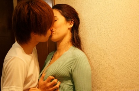 asiatisches Küssen sexy pornografische galerien