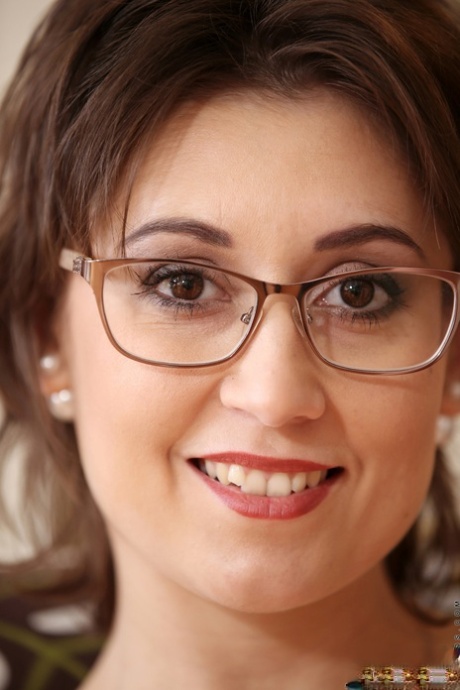 brunette glasses porno pictures
