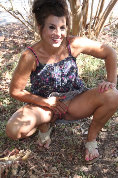 Vivian West erotic model img