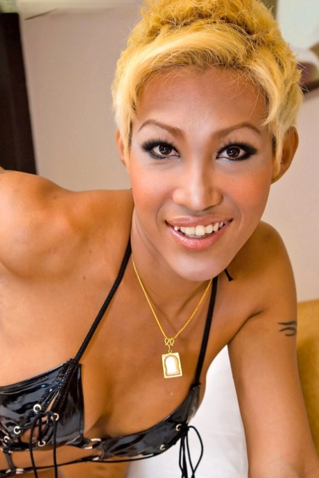 ladyboy bikini özel fotoğraf