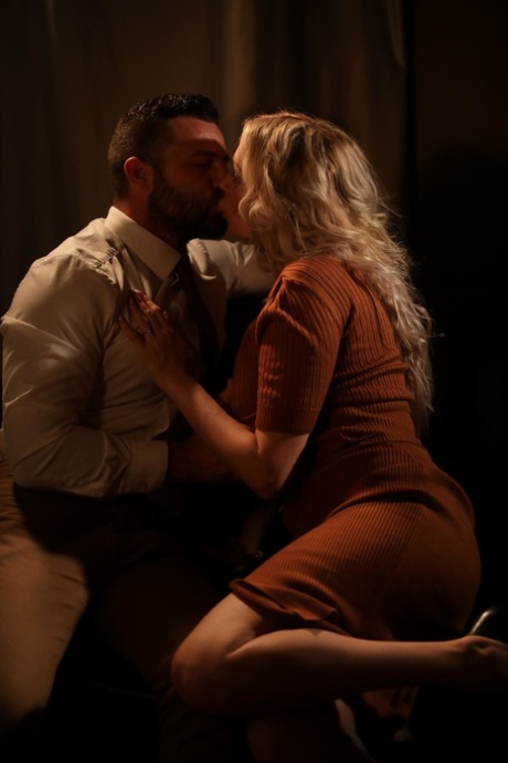 Max Deeds model erotic picture