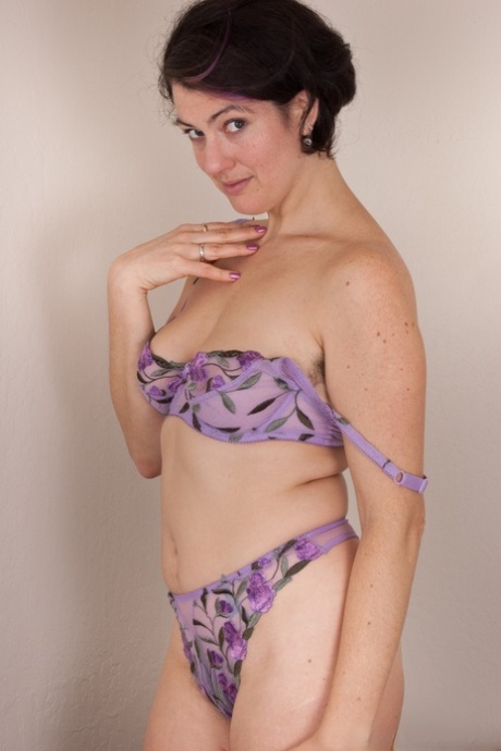 behåret milf erotisk hd img