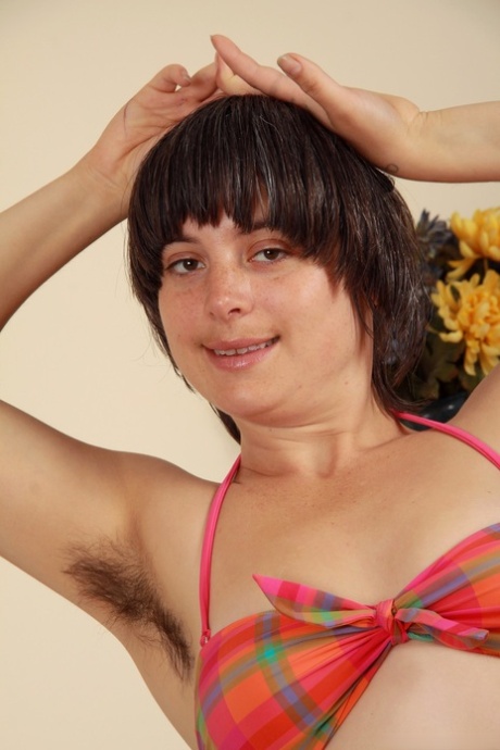 behaarter Bikini erotische nackten bilder