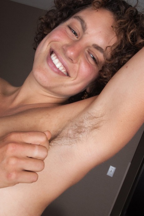 zrele dlakave pazuhe seksi gole slika