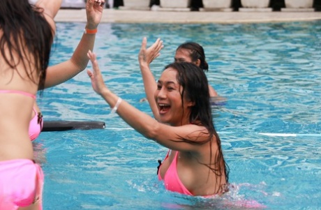 ladyboy-bikini gratis hd fotos
