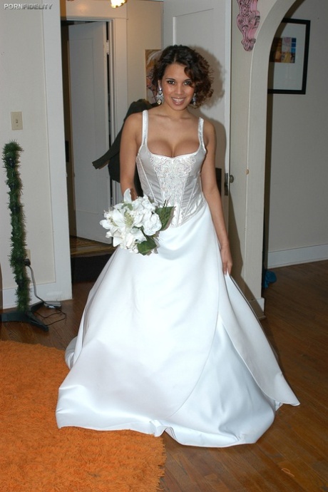Renae Cruz hd model img