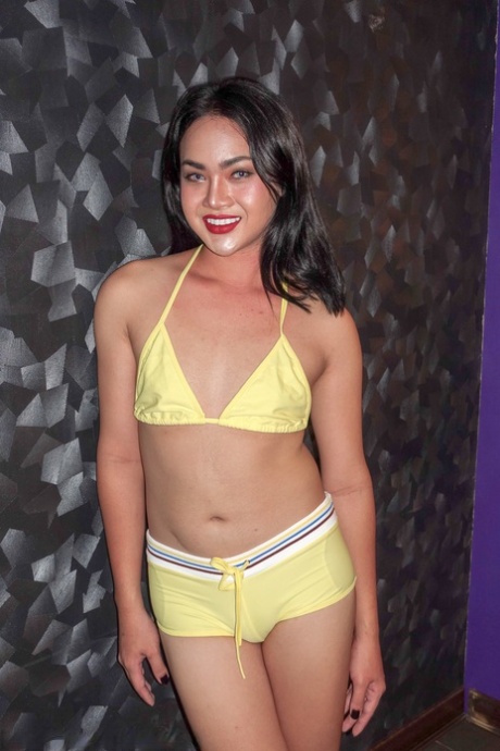 bikini za transrodne dječake porno galerije