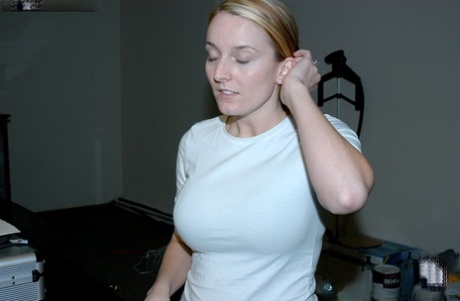 Crissy Cums star exclusive images