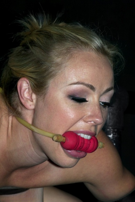 Adrianna Nicole sexy actress pics
