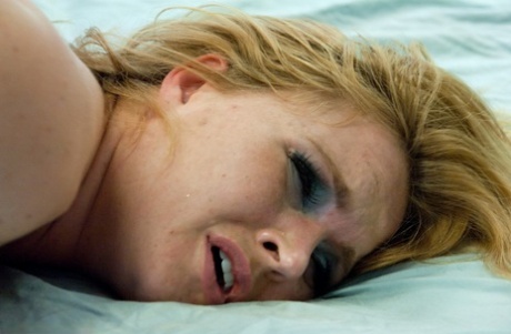 Kaylee Hilton model adult photo