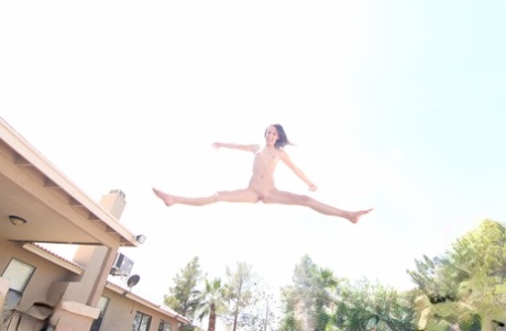 Lola Hunter naked star gallery