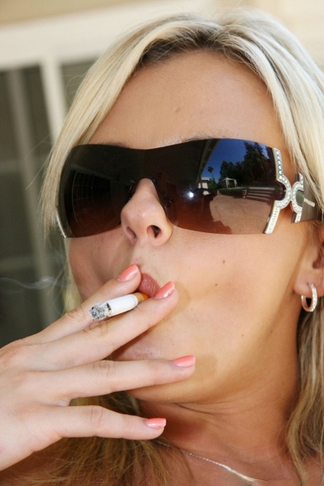 smoking sexy xxx pic