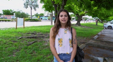 Sofie Reyez pornographic star pics