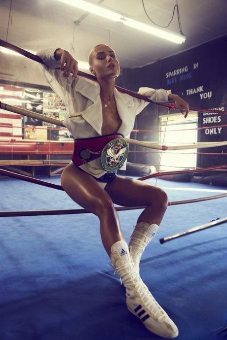 fitness modelka pěkná erotika sbírka