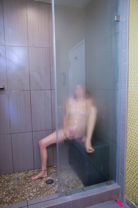 lesbian shower pornographic pic
