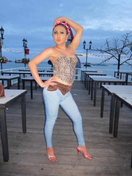 Ladyboy Maya naked star photos