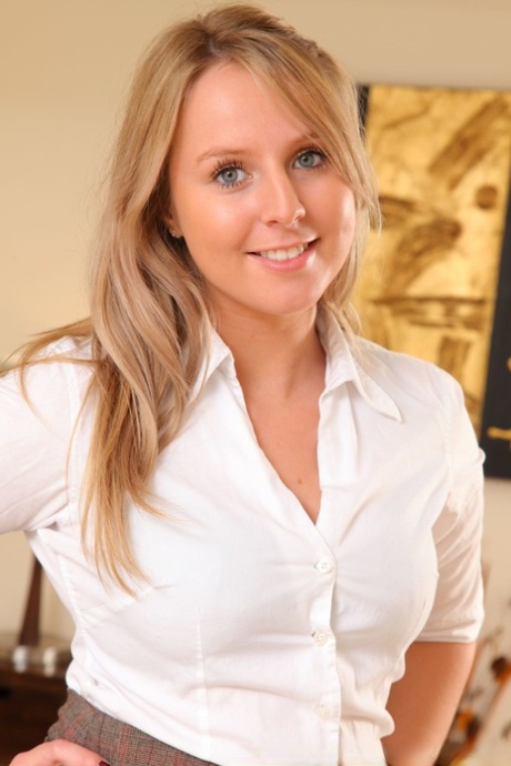 blonde secretary erotic gallery