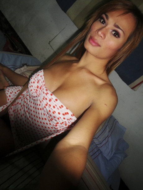 ladyboy store bryster erotisk fri arkiv