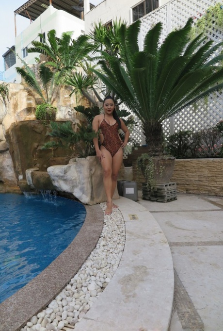 Ladyboy Cake art model photo