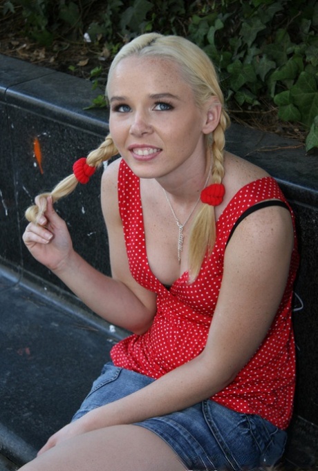 Katie Thomas erotic star galleries