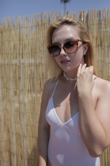 swimming pool porno pics