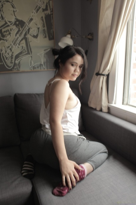 madura desvistiéndose desnudos galería