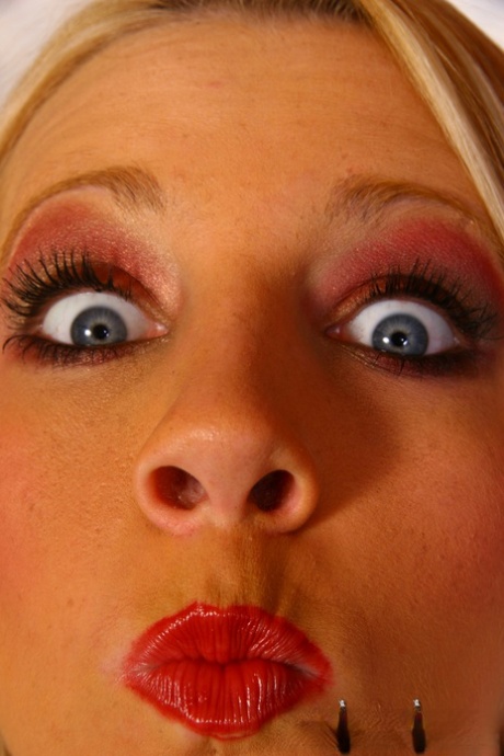 Barbie Cummings nude actress pictures