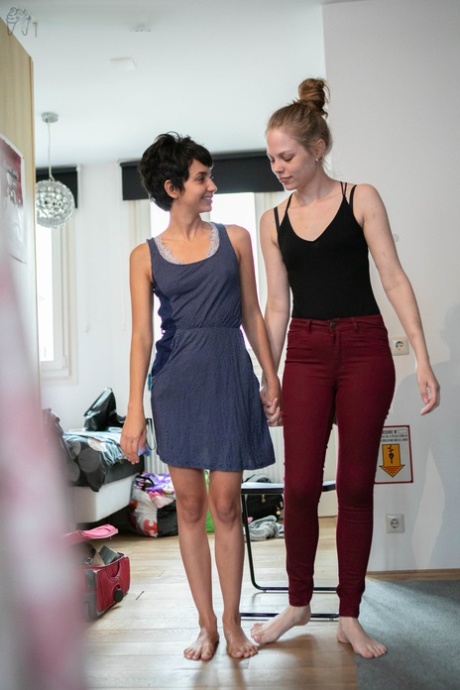 Rose Kisses hot pornstar pics