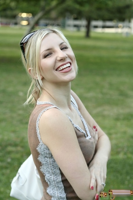 Franchezca Valentina sex model photo
